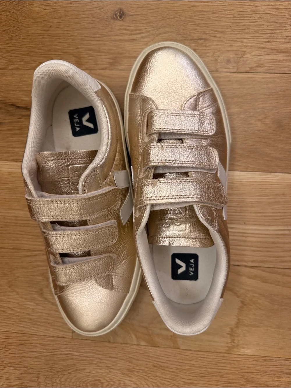 Veja low profile